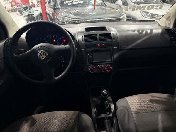 VOLKSWAGEN Polo Sedan 1.6 MI 8V VOLKSWAGEN Polo Sedan 1.6 MI 8V
