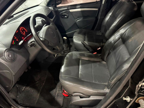 RENAULT Logan 1.0 EXPRESSION 16V RENAULT Logan 1.0 EXPRESSION 16V