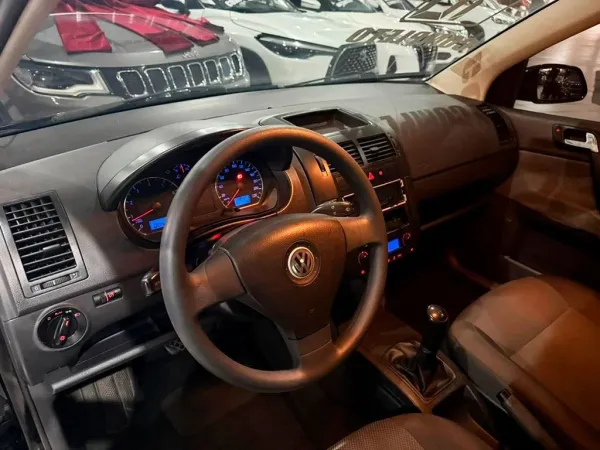 VOLKSWAGEN POLO 1.6 MI 8V VOLKSWAGEN POLO 1.6 MI 8V