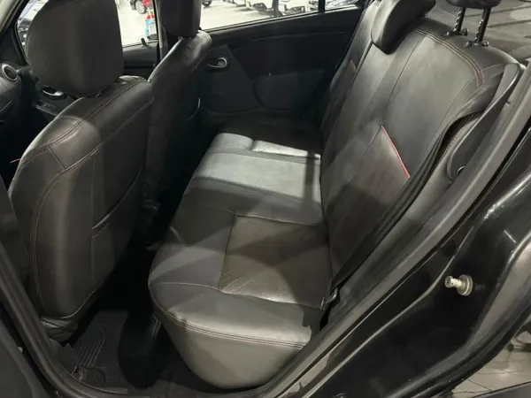 RENAULT Sandero 1.6 STEPWAY 16V RENAULT Sandero 1.6 STEPWAY 16V