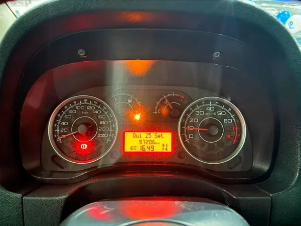 FIAT Idea 1.6 MPI ESSENCE 16V FIAT Idea 1.6 MPI ESSENCE 16V