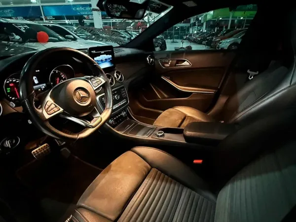 MERCEDES-BENZ GLA 250 2.0 CGI SPORT 7G-DCT MERCEDES-BENZ GLA 250 2.0 CGI SPORT 7G-DCT