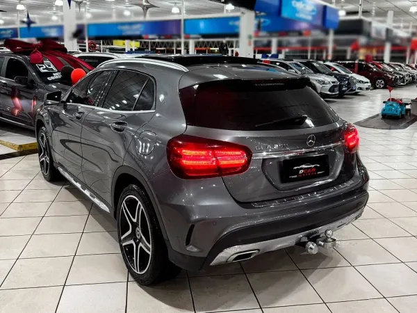 MERCEDES-BENZ GLA 250 2.0 CGI SPORT 7G-DCT MERCEDES-BENZ GLA 250 2.0 CGI SPORT 7G-DCT