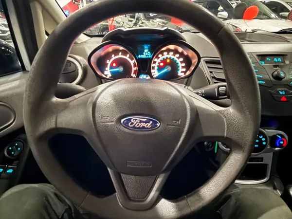 FORD FIESTA 1.6 SE HATCH 16V FORD FIESTA 1.6 SE HATCH 16V