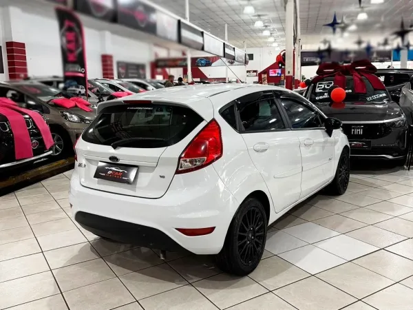 FORD FIESTA 1.6 SE HATCH 16V FORD FIESTA 1.6 SE HATCH 16V