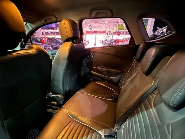 RENAULT Captur 1.6 16V SCE INTENSE RENAULT Captur 1.6 16V SCE INTENSE