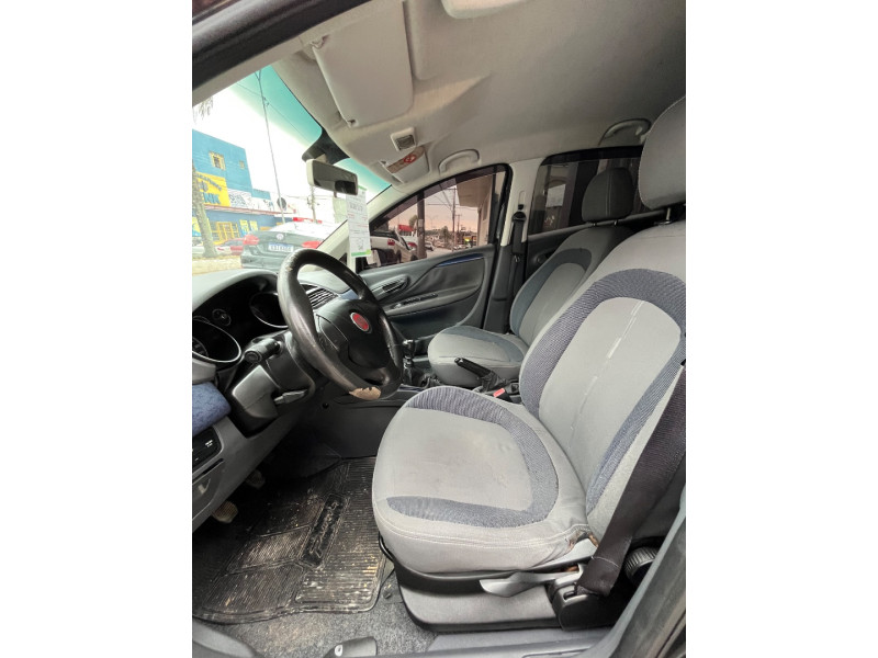 FIAT Punto 1.4 4P ATTRACTIVE FLEX