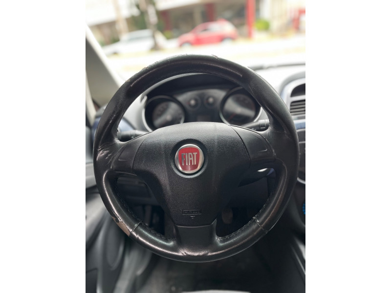 FIAT Punto 1.4 4P ATTRACTIVE FLEX