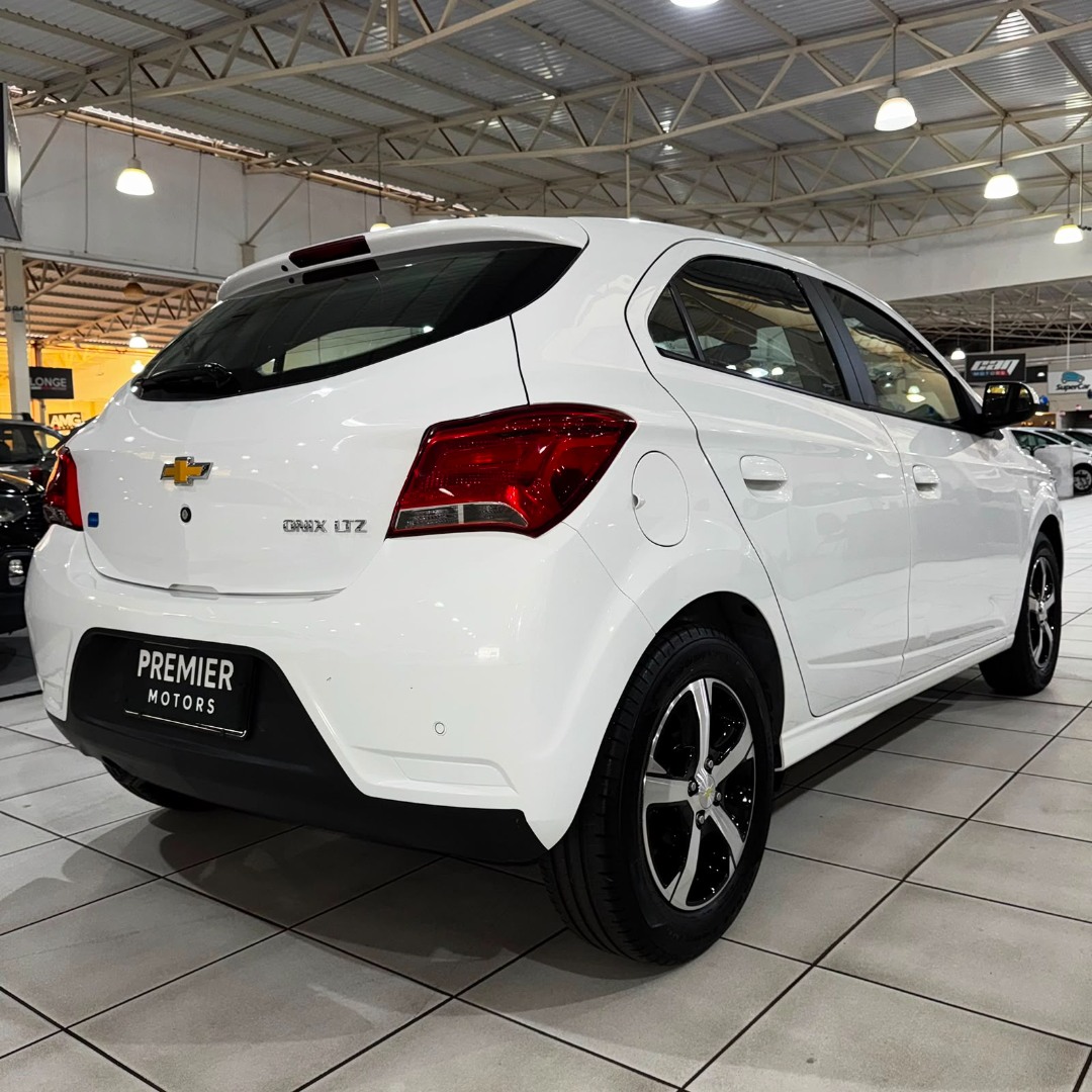 Onix Hatch 1.4 4P FLEX LTZ AUTOMÁTICO