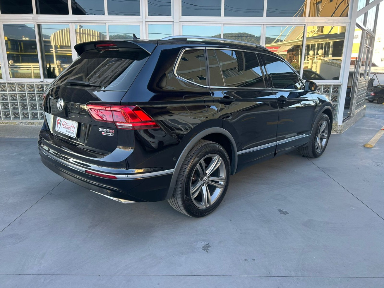 Tiguan 2.0 350 TSI TOTAL FLEX ALLSPACE R-LINE 4-MOTION TURBO AUTOMÁTICO DSG