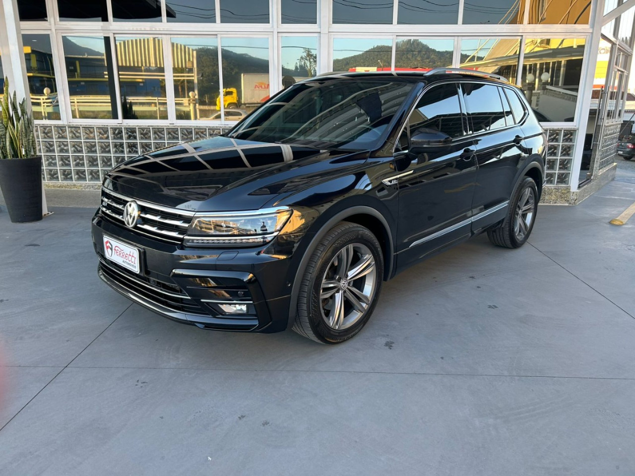 Tiguan 2.0 350 TSI TOTAL FLEX ALLSPACE R-LINE 4-MOTION TURBO AUTOMÁTICO DSG