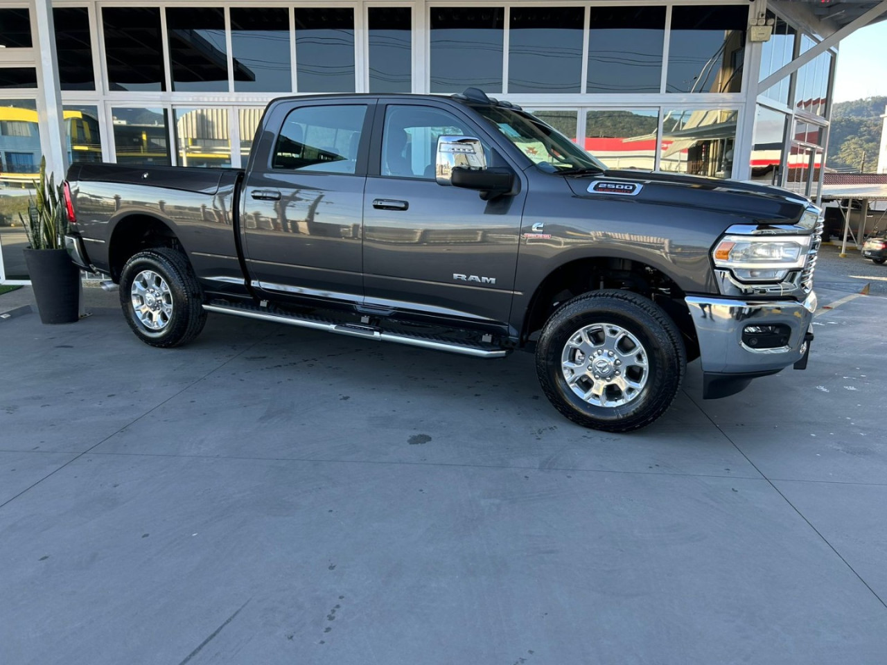 2500 6.7 I6 24V SLT CABINE DUPLA TURBO DIESEL LARAMIE 4X4 AUTOMÁTICO