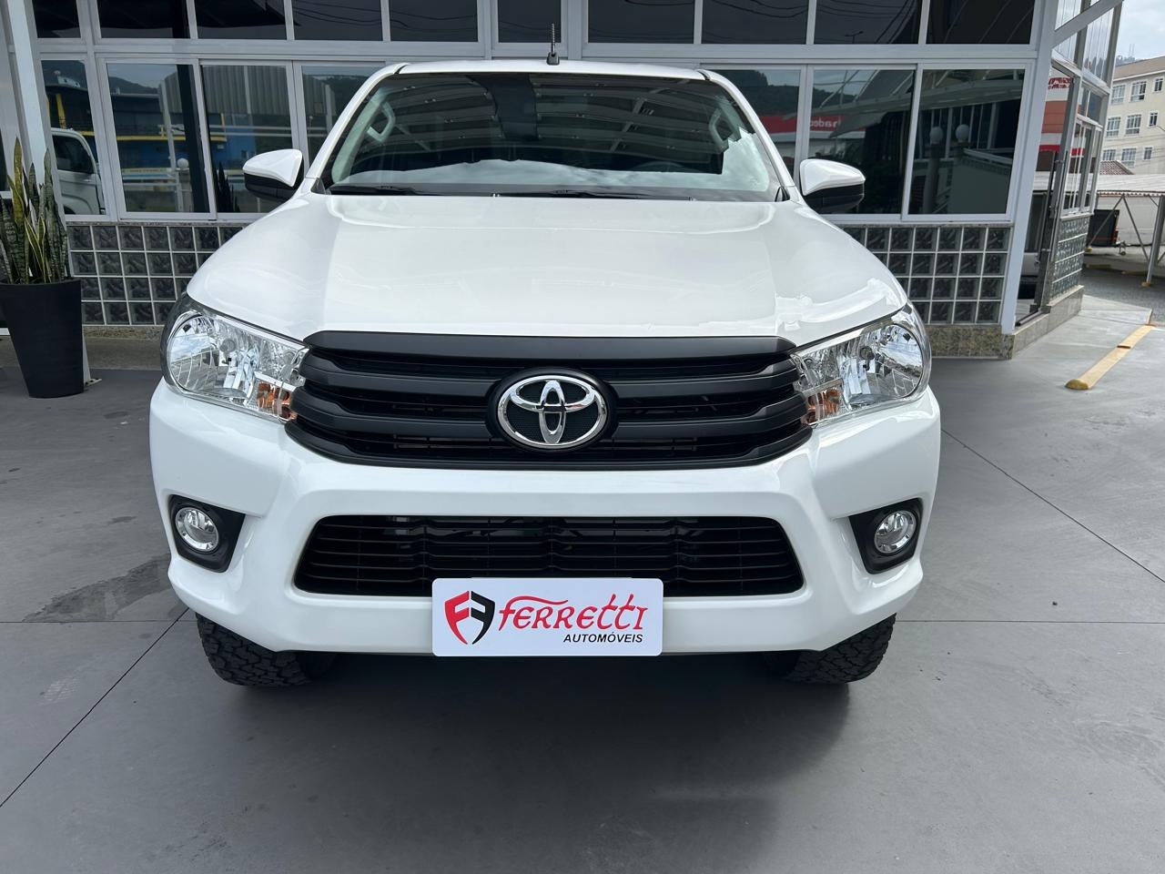 TOYOTA Hilux Caminhonete 2.8 4X4 DIESEL CABINE SIMPLES