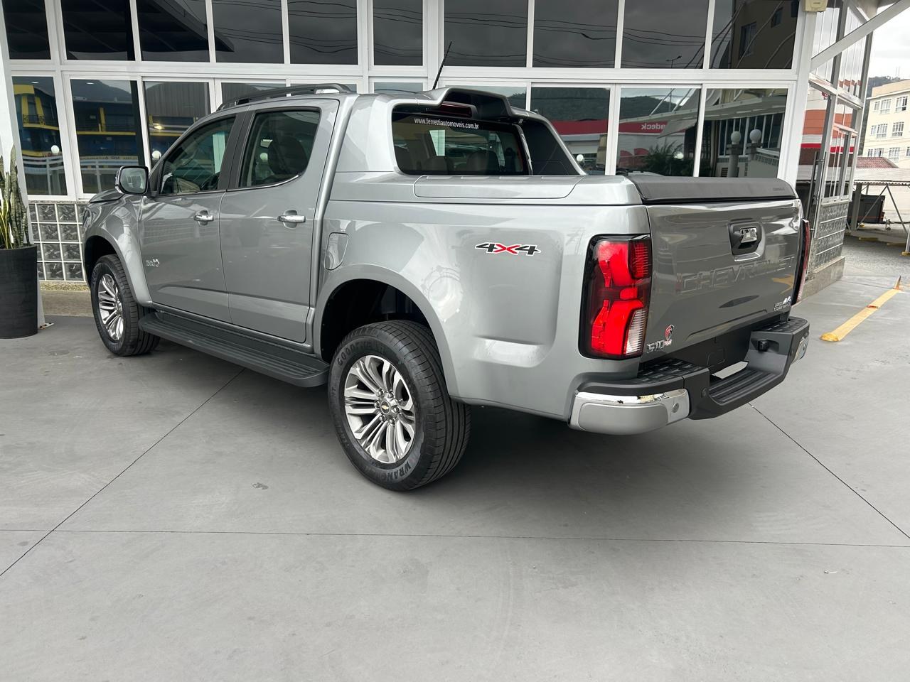 S10 2.8 12V HIGH COUNTRY CABINE DUPLA 4X4 TURBO DIESEL AUTOMÁTICO