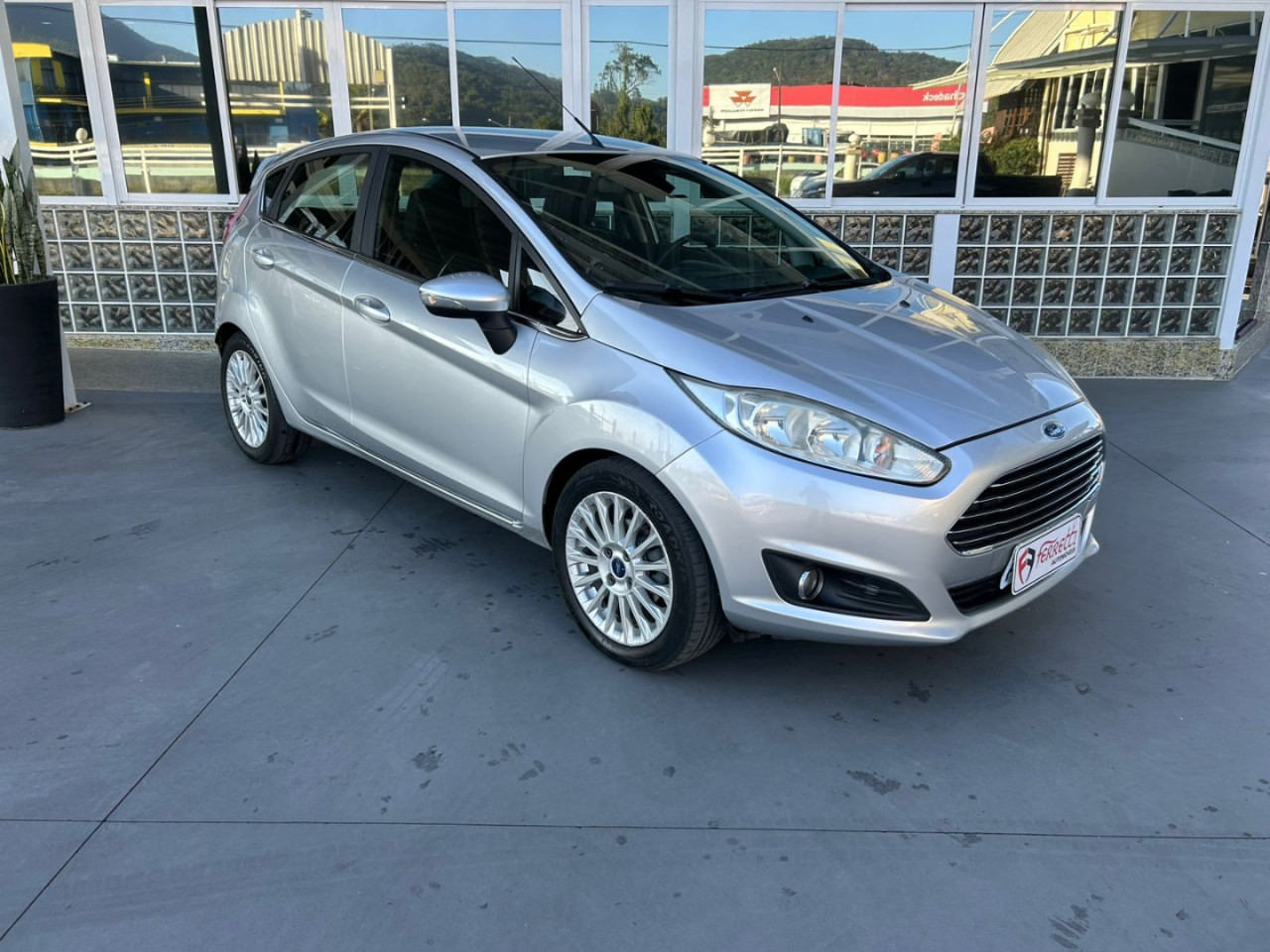 Fiesta Hatch 1.6 4P FLEX TITANIUM POWERSHIFT AUTOMÁTICO