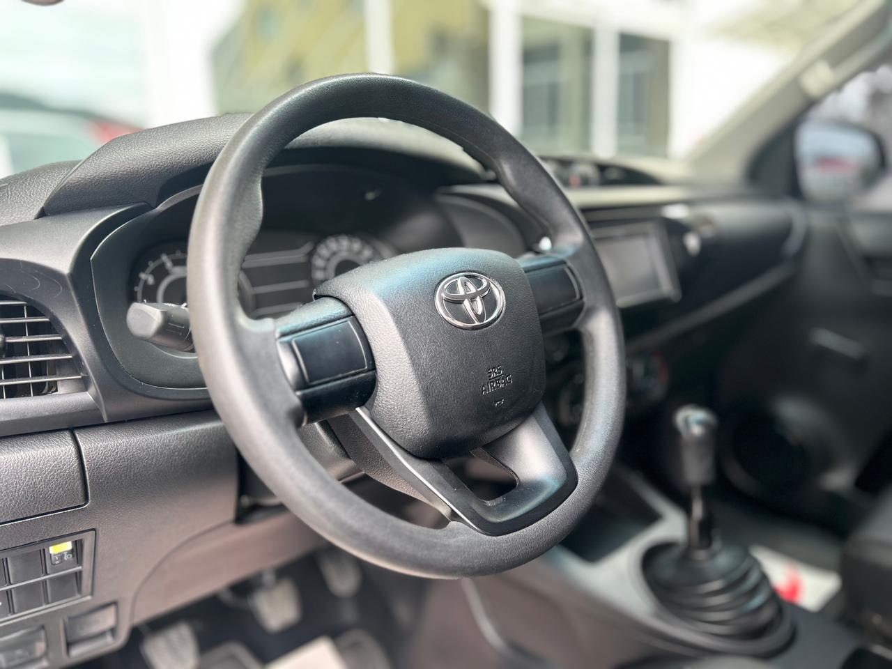 TOYOTA Hilux Caminhonete 2.8 4X4 DIESEL CABINE SIMPLES