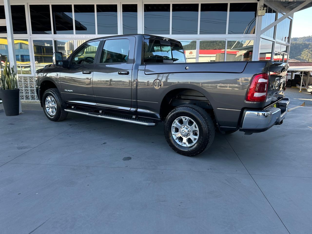 2500 6.7 I6 24V SLT CABINE DUPLA TURBO DIESEL LARAMIE 4X4 AUTOMÁTICO