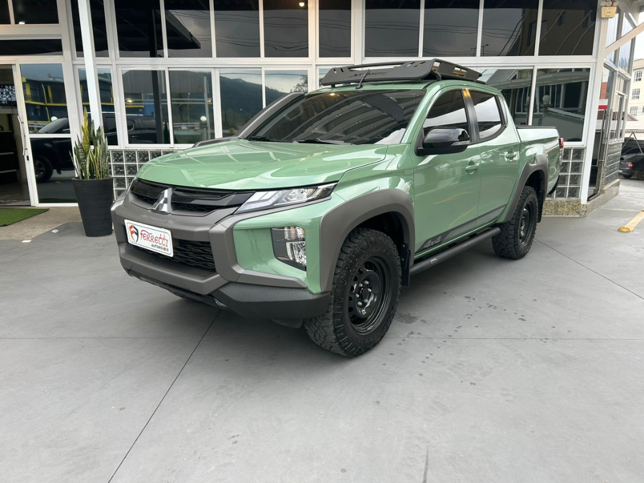 L 200 Triton 2.4 16V SPORT SAVANA 4X4 CABINE DUPLA TURBO DIESEL AUTOMÁTICO