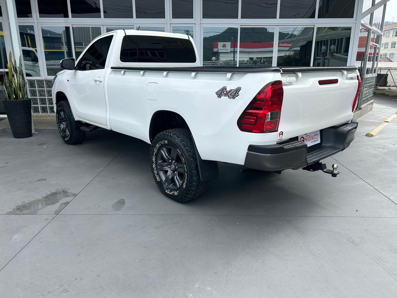 TOYOTA Hilux Caminhonete 2.8 4X4 DIESEL CABINE SIMPLES