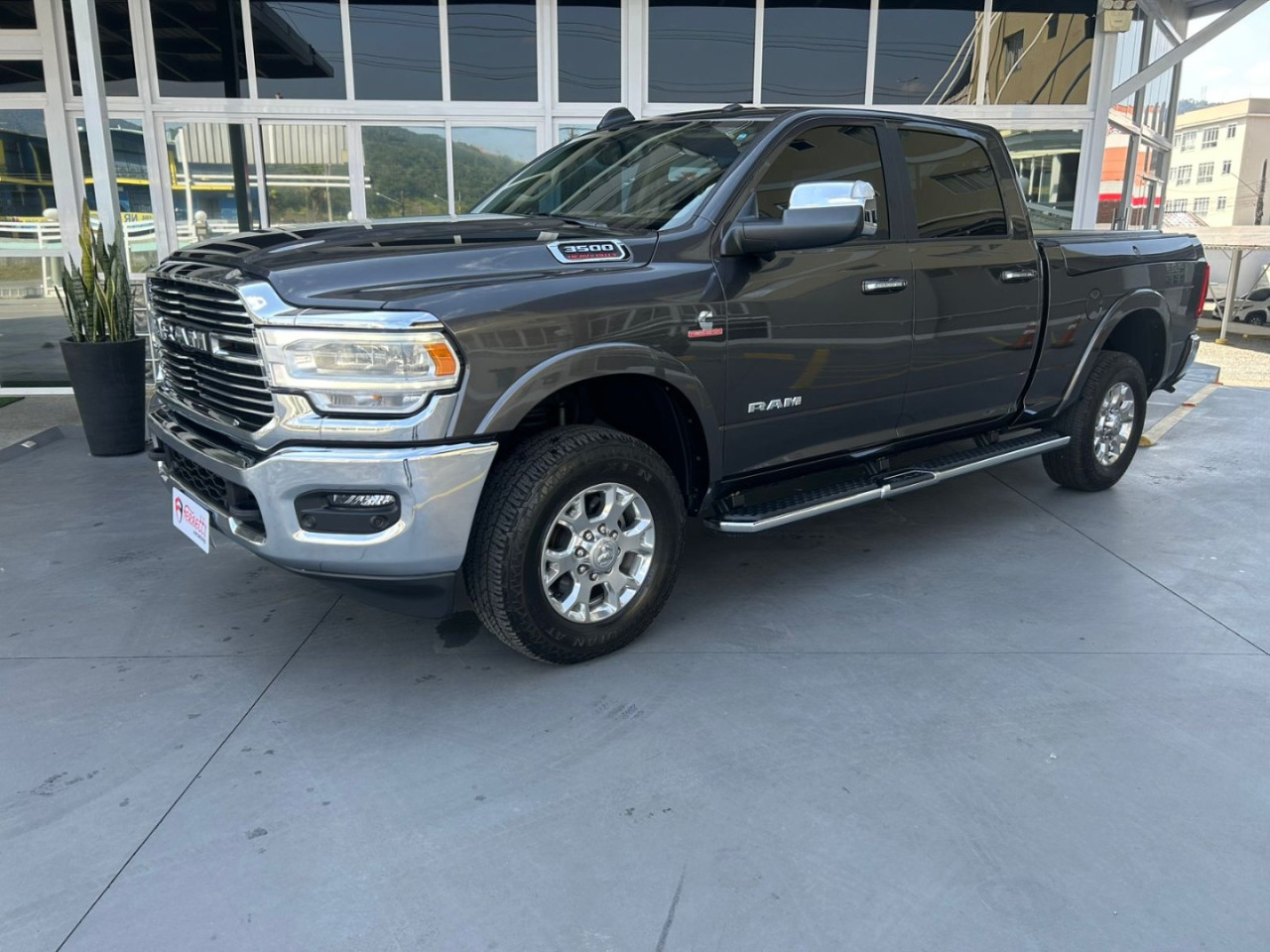 3500 6.7 I6 LARAMIE CABINE DUPLA TURBO DIESEL AUTOMÁTICO