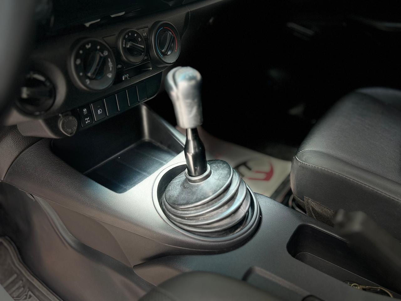 TOYOTA Hilux Caminhonete 2.8 4X4 DIESEL CABINE SIMPLES