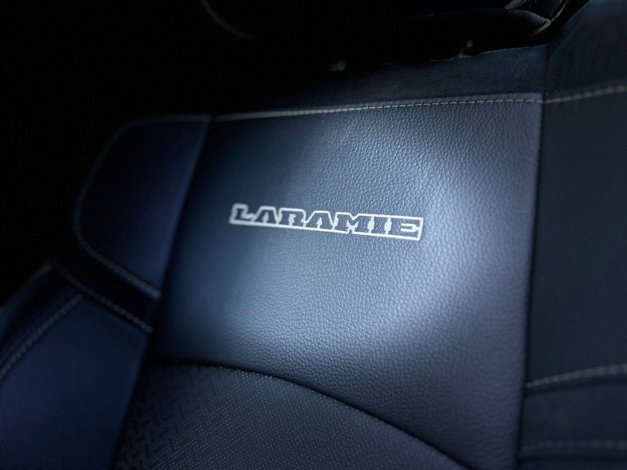 2500 6.7 I6 24V SLT CABINE DUPLA TURBO DIESEL LARAMIE 4X4 AUTOMÁTICO