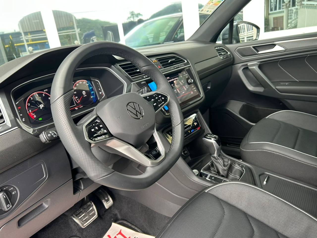 VOLKSWAGEN Tiguan 2.0 300 TSI ALLSPACE R-LINE TURBO AUTOMÁTICO