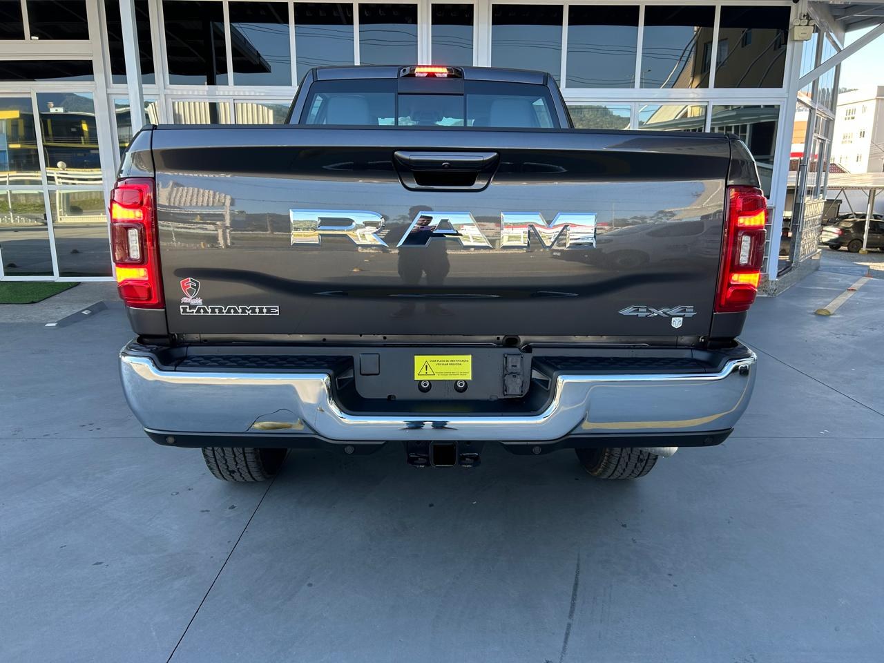 2500 6.7 I6 24V SLT CABINE DUPLA TURBO DIESEL LARAMIE 4X4 AUTOMÁTICO