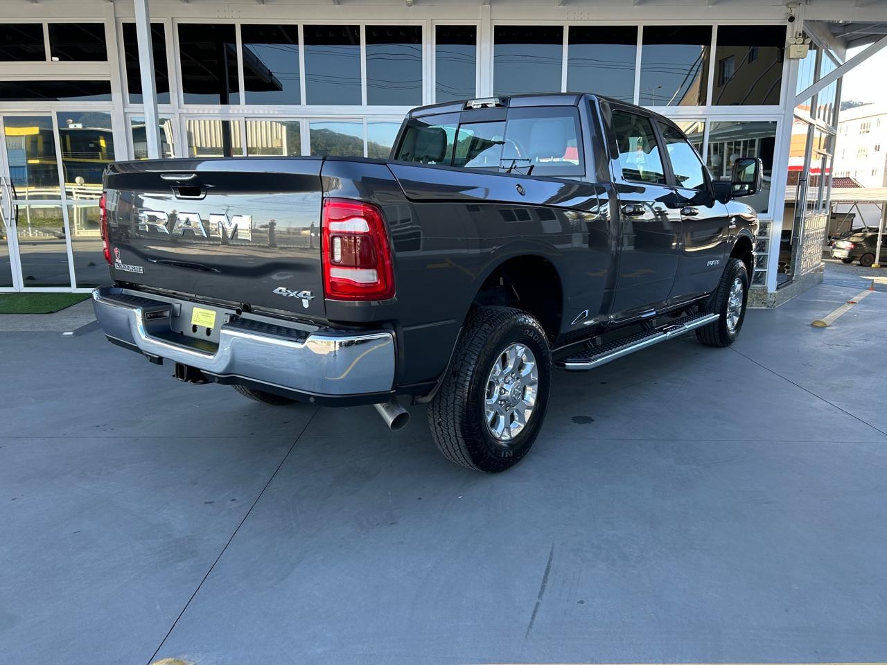 2500 6.7 I6 24V SLT CABINE DUPLA TURBO DIESEL LARAMIE 4X4 AUTOMÁTICO
