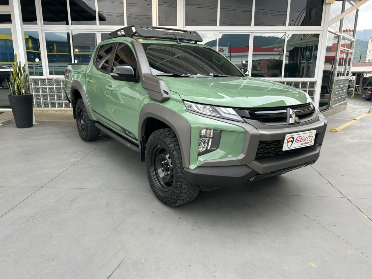 L 200 Triton 2.4 16V SPORT SAVANA 4X4 CABINE DUPLA TURBO DIESEL AUTOMÁTICO
