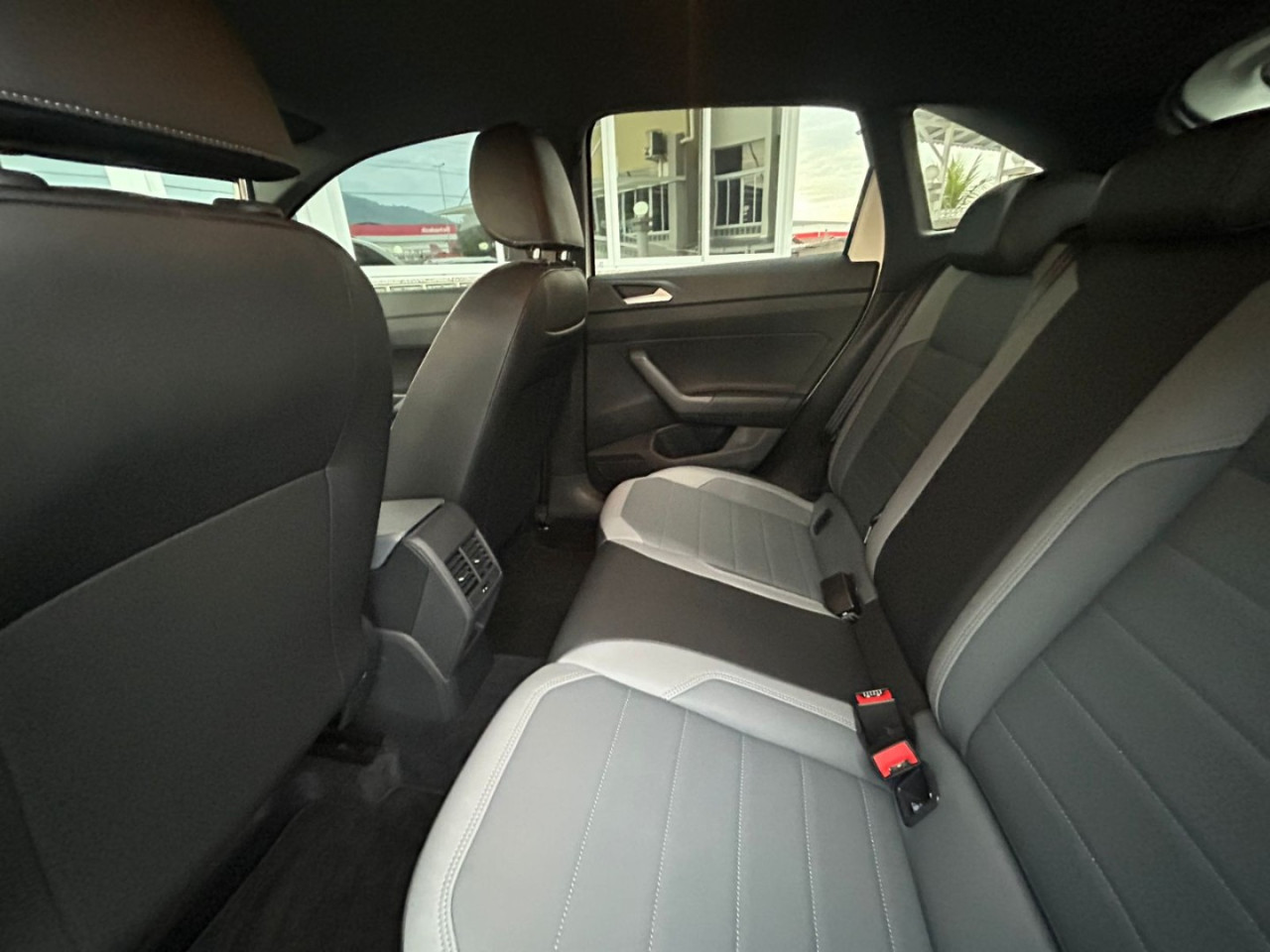 Nivus 1.0 4P FLEX 200 TSI HIGHLINE TURBO AUTOMÁTICO