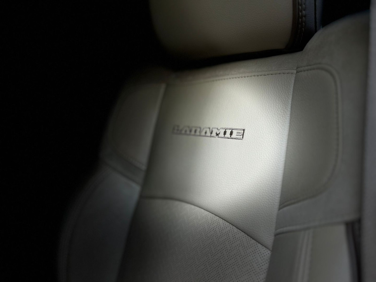 3500 6.7 I6 LARAMIE CABINE DUPLA TURBO DIESEL AUTOMÁTICO