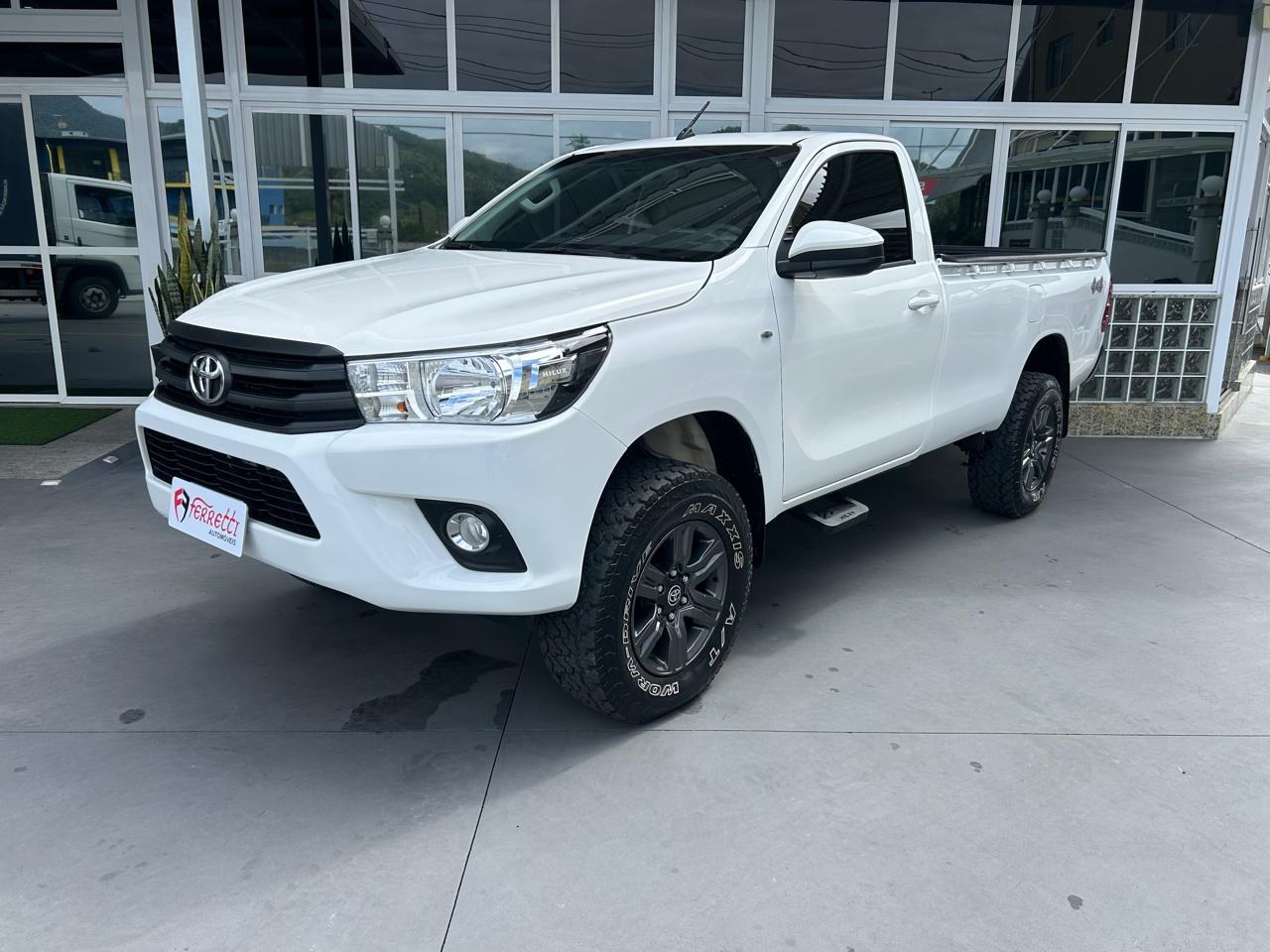 TOYOTA Hilux Caminhonete 2.8 4X4 DIESEL CABINE SIMPLES