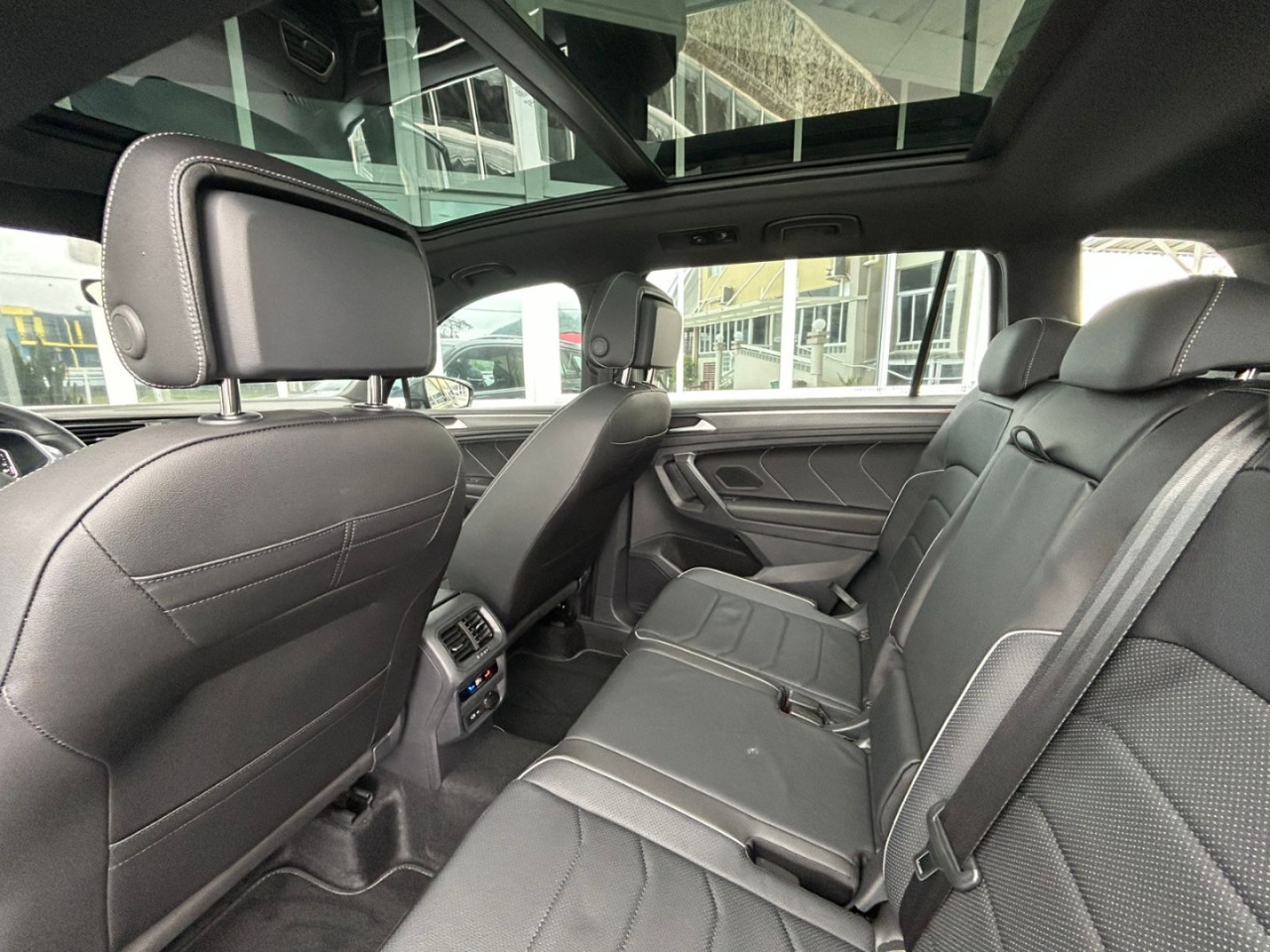 VOLKSWAGEN Tiguan 2.0 300 TSI ALLSPACE R-LINE TURBO AUTOMÁTICO