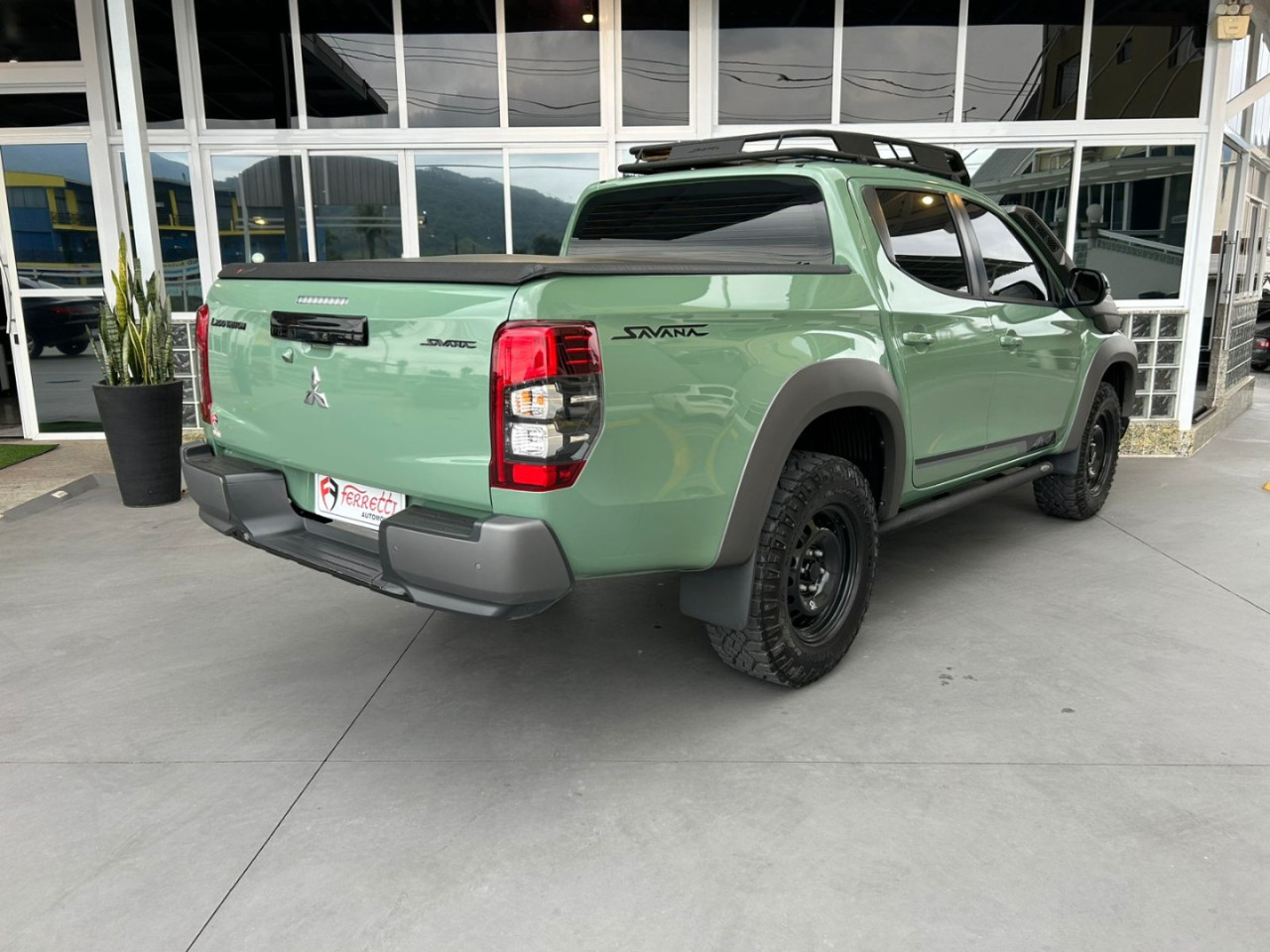 L 200 Triton 2.4 16V SPORT SAVANA 4X4 CABINE DUPLA TURBO DIESEL AUTOMÁTICO