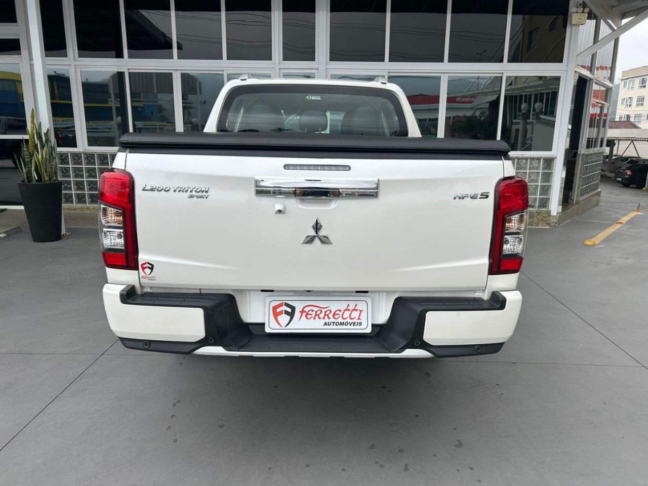 L 200 Triton 2.4 16V SPORT HPE-S 4X4 CABINE DUPLA TURBO DIESEL AUTOMÁTICO