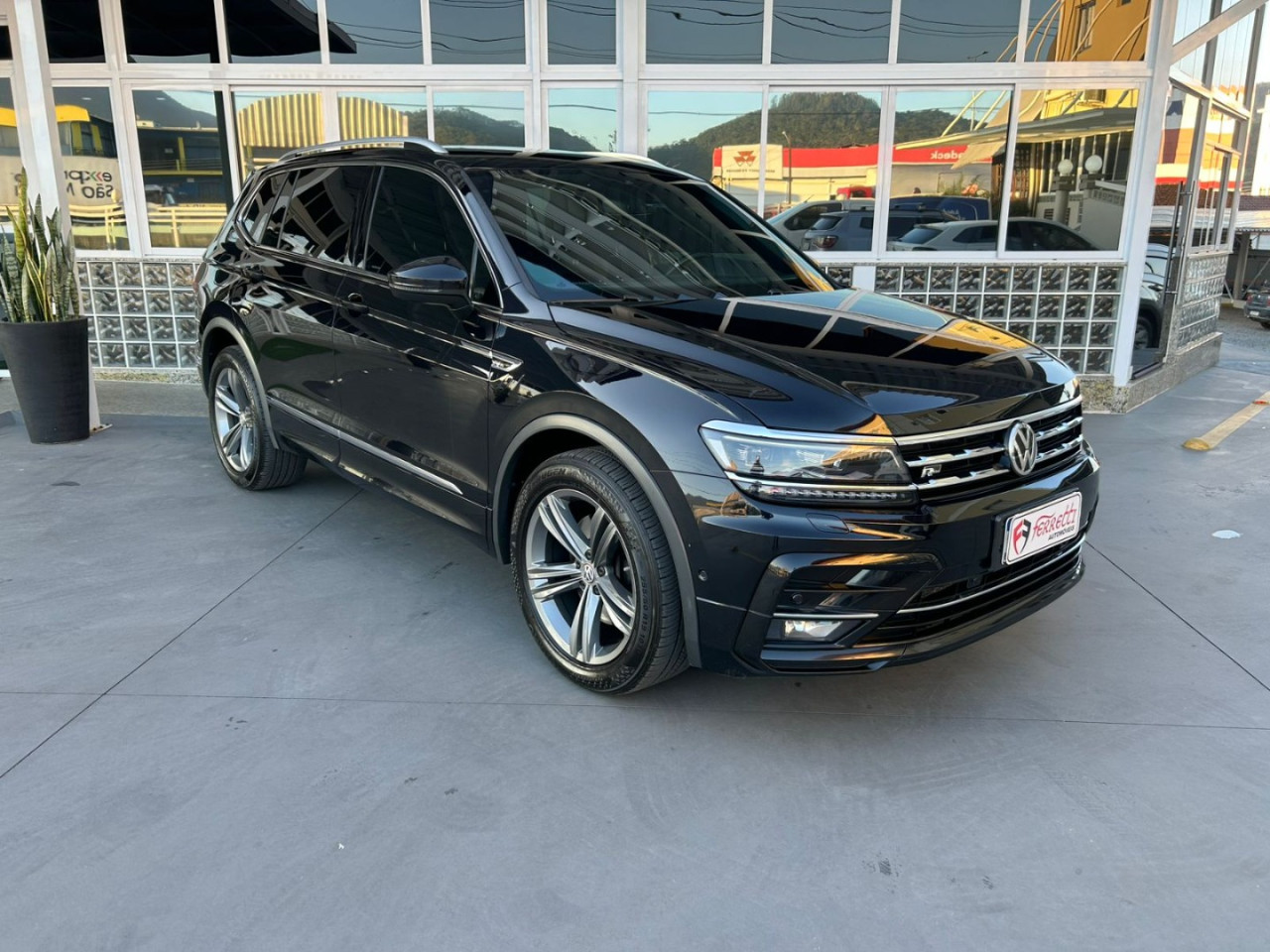 Tiguan 2.0 350 TSI TOTAL FLEX ALLSPACE R-LINE 4-MOTION TURBO AUTOMÁTICO DSG
