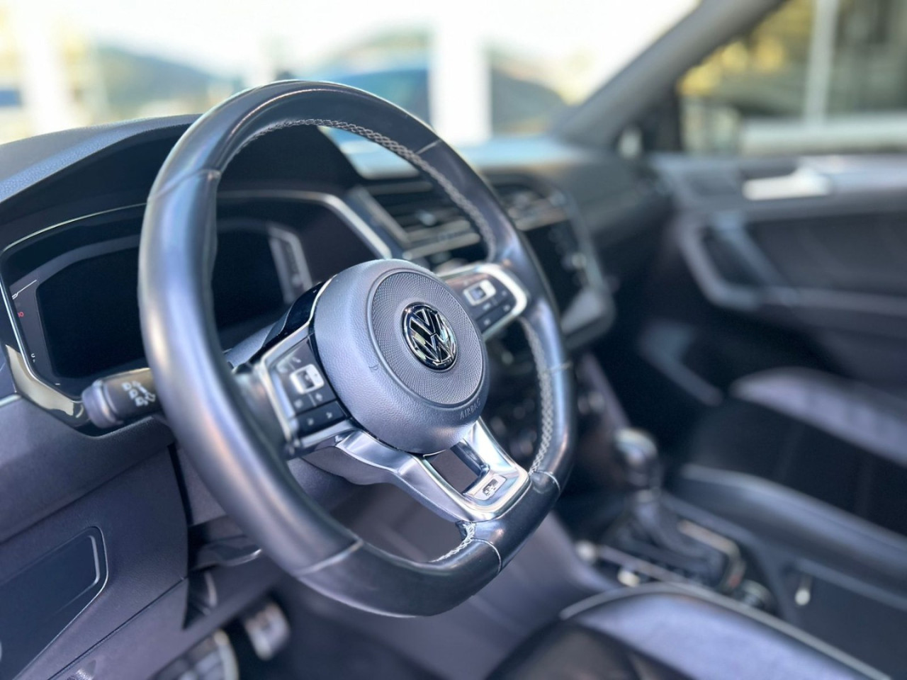 Tiguan 2.0 350 TSI TOTAL FLEX ALLSPACE R-LINE 4-MOTION TURBO AUTOMÁTICO DSG