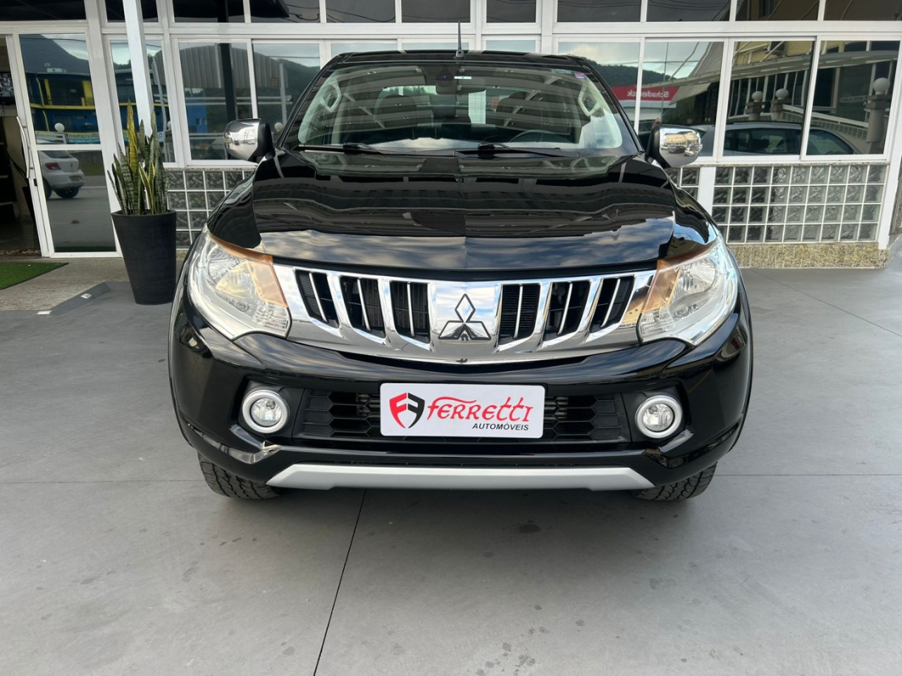 L 200 Triton 2.4 16V SPORT HPE-S 4X4 CABINE DUPLA TURBO DIESEL AUTOMÁTICO