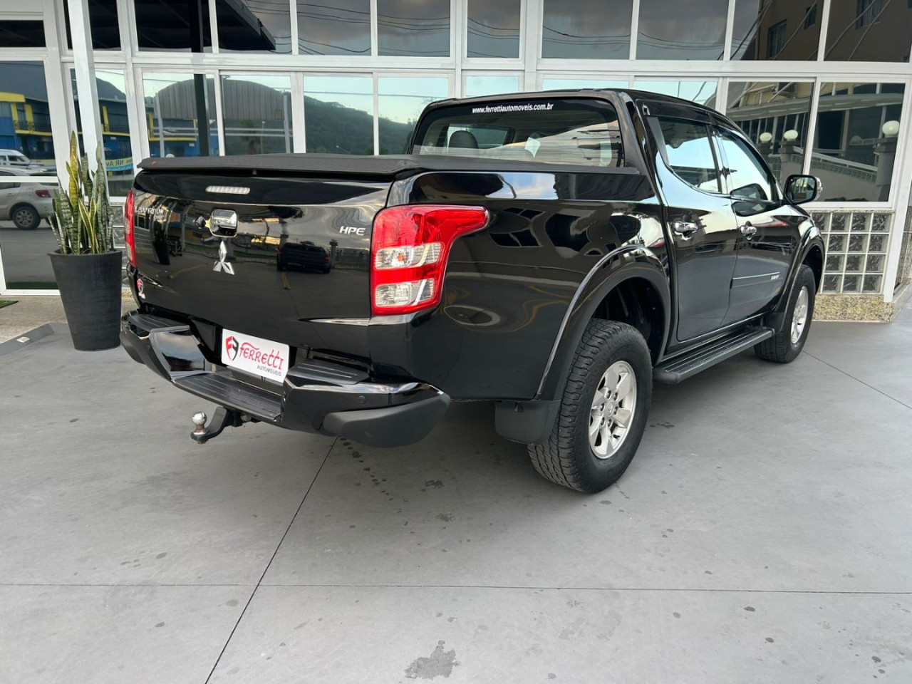 L 200 Triton 2.4 16V SPORT HPE-S 4X4 CABINE DUPLA TURBO DIESEL AUTOMÁTICO