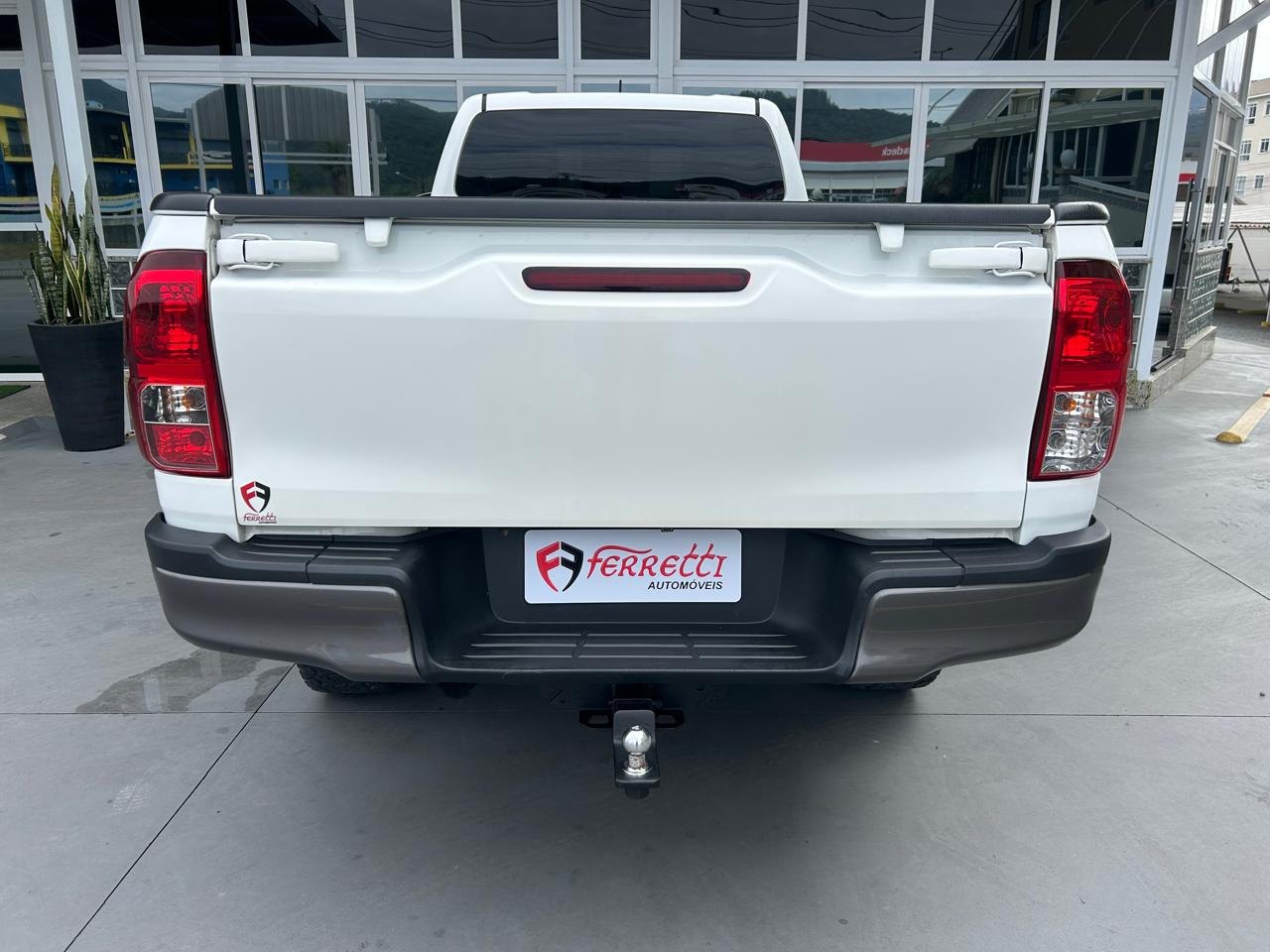 TOYOTA Hilux Caminhonete 2.8 4X4 DIESEL CABINE SIMPLES