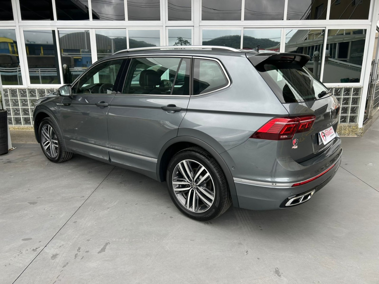 VOLKSWAGEN Tiguan 2.0 300 TSI ALLSPACE R-LINE TURBO AUTOMÁTICO