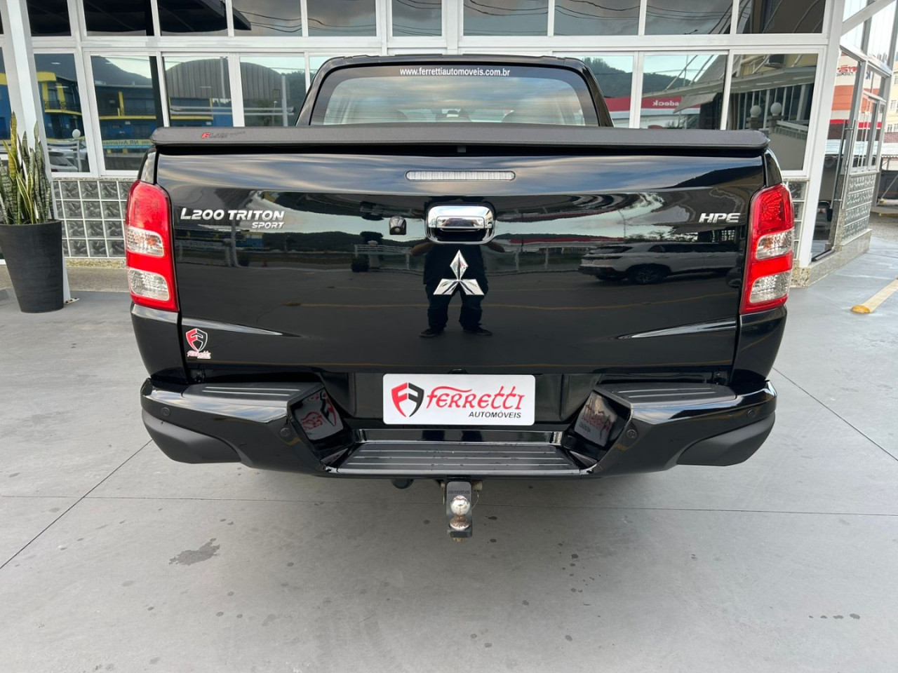 L 200 Triton 2.4 16V SPORT HPE-S 4X4 CABINE DUPLA TURBO DIESEL AUTOMÁTICO
