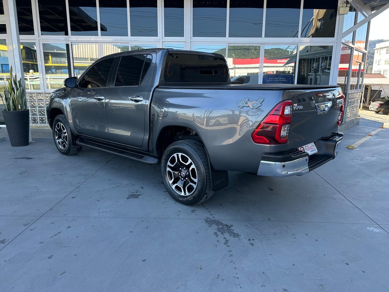 Hilux Caminhonete 2.8 16V SRX 4X4 DIESEL CABINE DUPLA AUTOMÁTICO