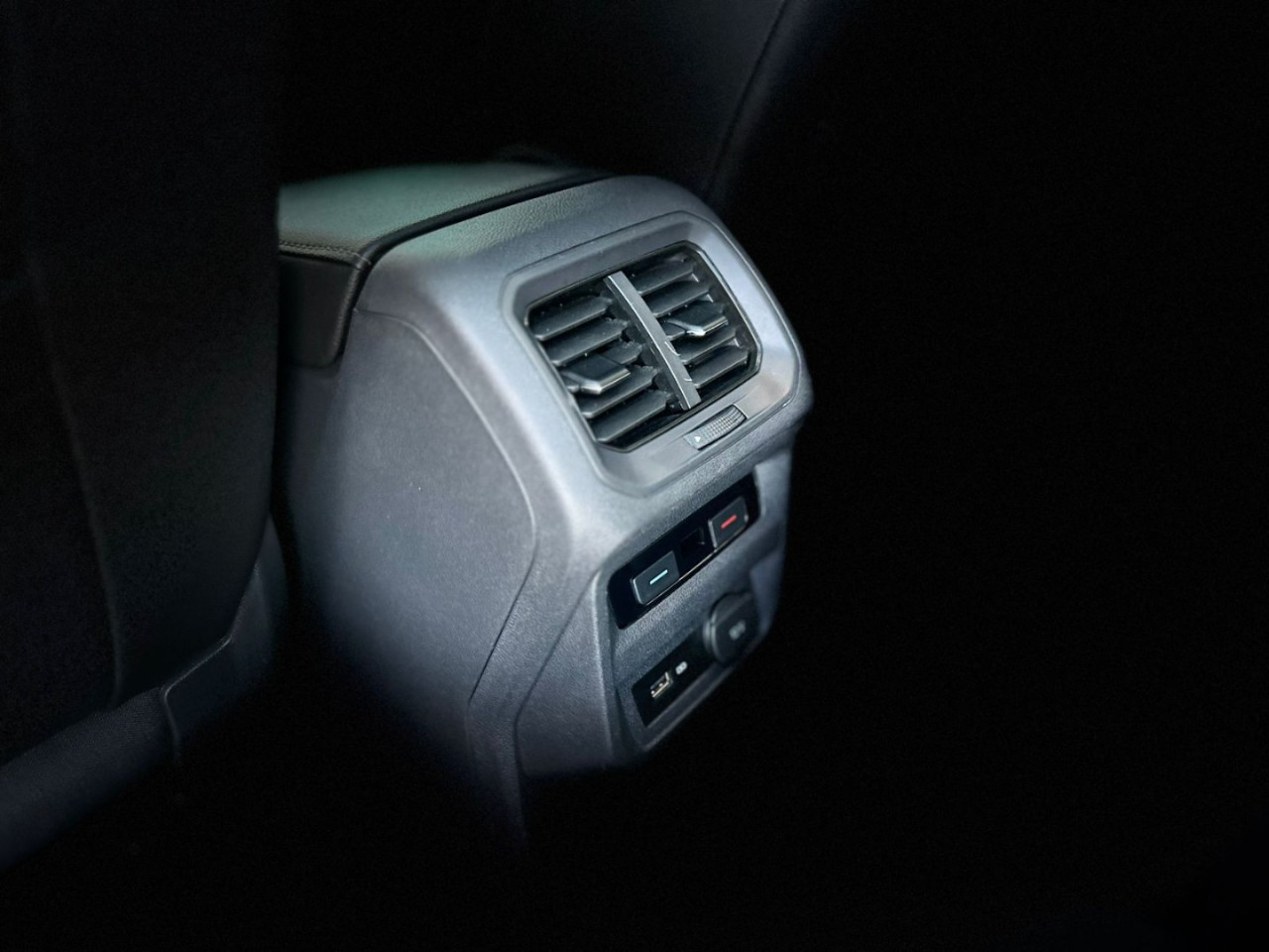 Tiguan 2.0 350 TSI TOTAL FLEX ALLSPACE R-LINE 4-MOTION TURBO AUTOMÁTICO DSG