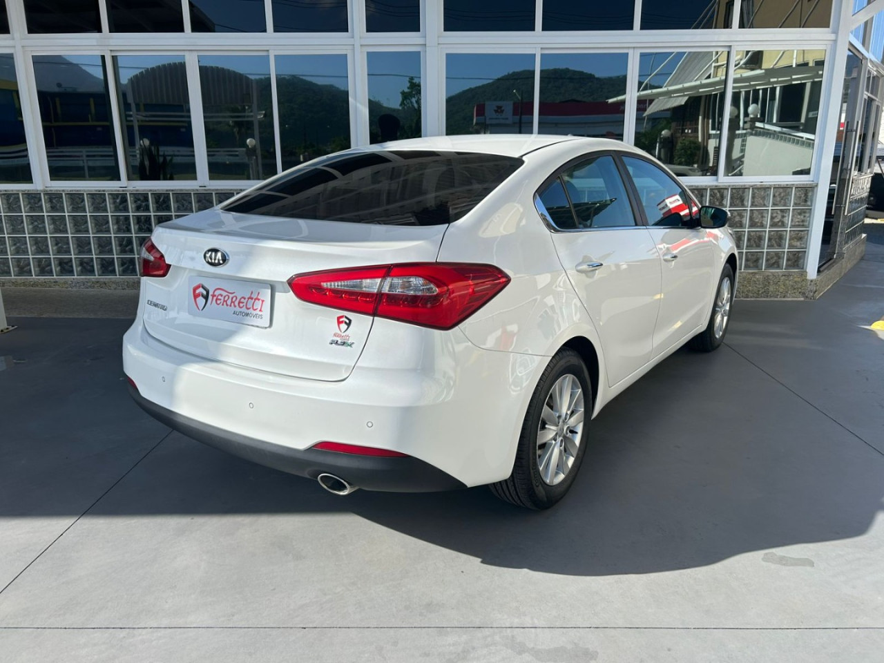 KIA Cerato Sedan 1.6 16V 4P SX3 AUTOMÁTICO