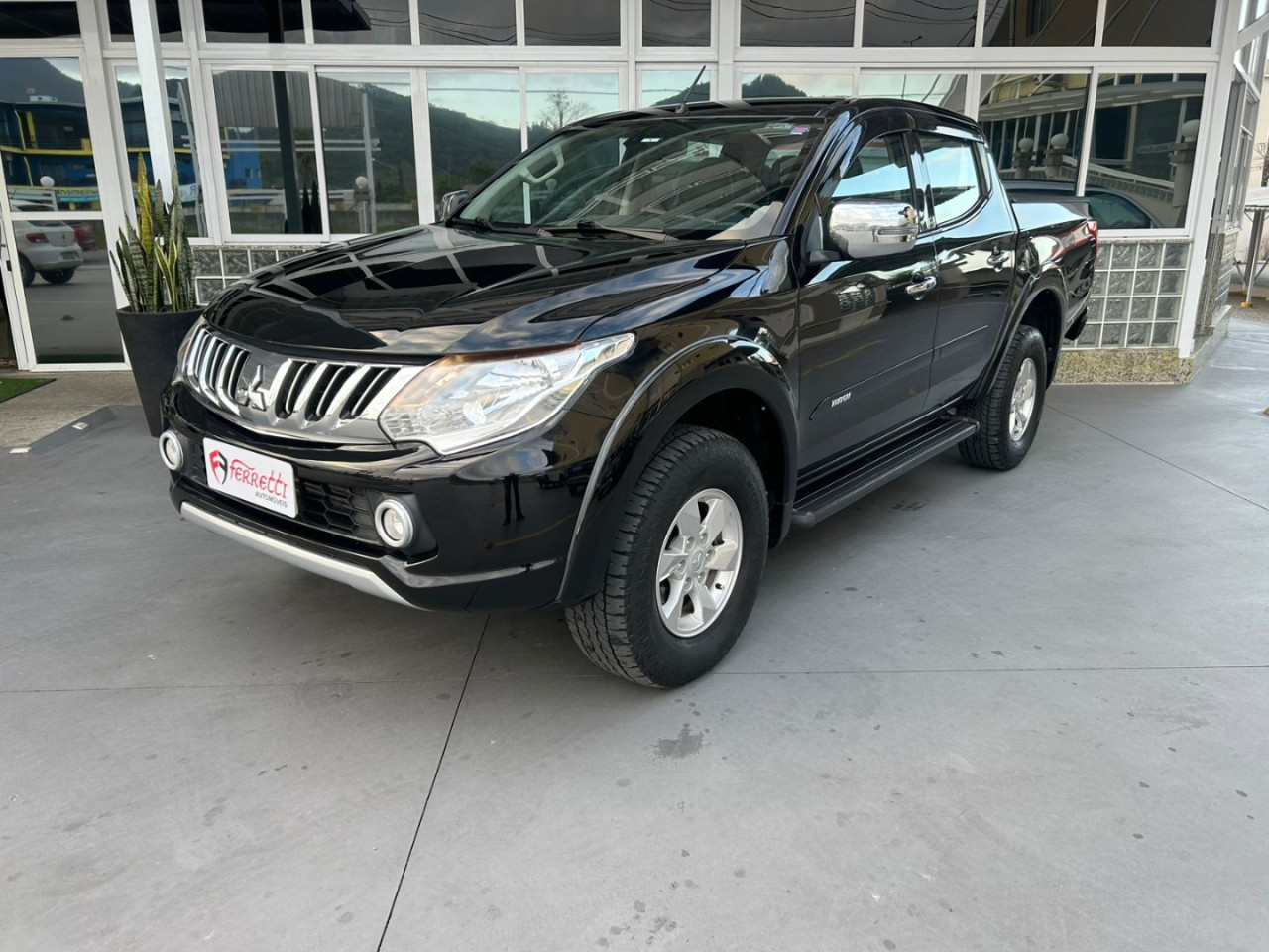 L 200 Triton 2.4 16V SPORT HPE-S 4X4 CABINE DUPLA TURBO DIESEL AUTOMÁTICO