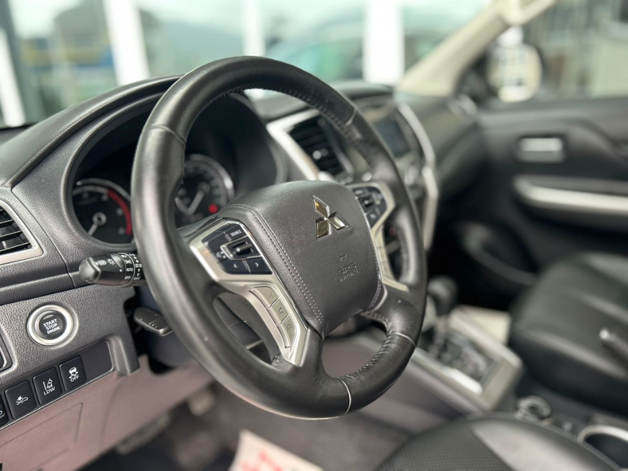 L 200 Triton 2.4 16V SPORT HPE-S 4X4 CABINE DUPLA TURBO DIESEL AUTOMÁTICO