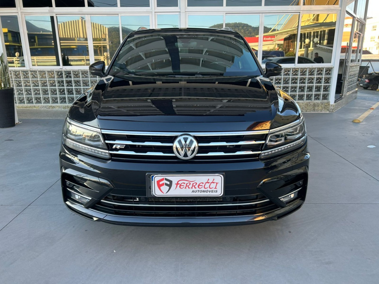 Tiguan 2.0 350 TSI TOTAL FLEX ALLSPACE R-LINE 4-MOTION TURBO AUTOMÁTICO DSG