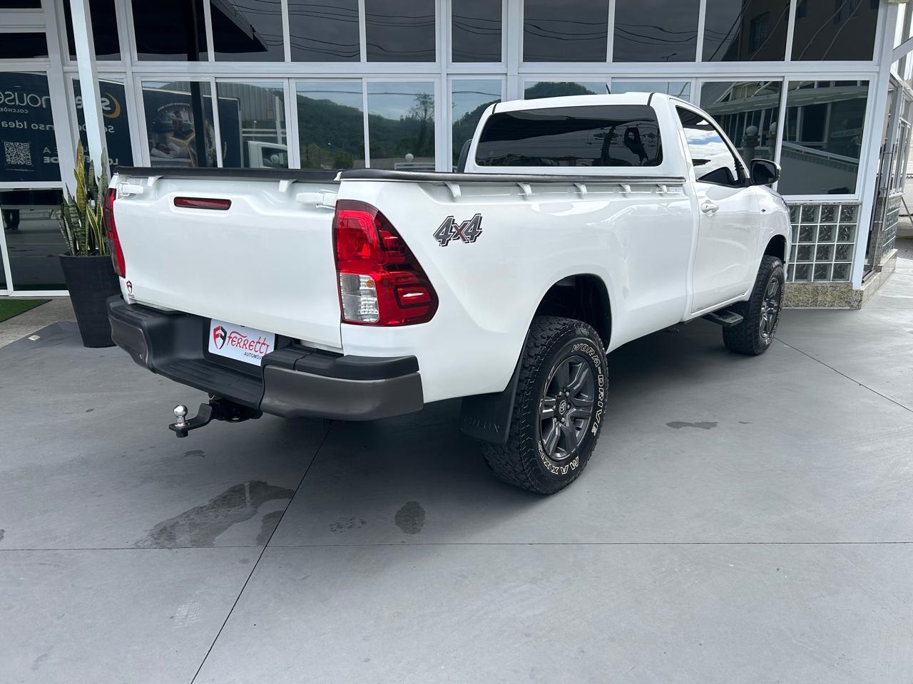 TOYOTA Hilux Caminhonete 2.8 4X4 DIESEL CABINE SIMPLES